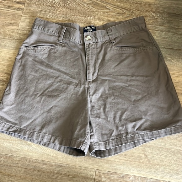 Women’s Cherokee shorts - Picture 1 of 3